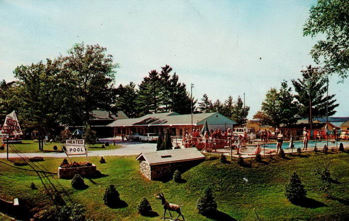 Bakers Acres Motel and Cottages - OLD POSTCARD PHOTO